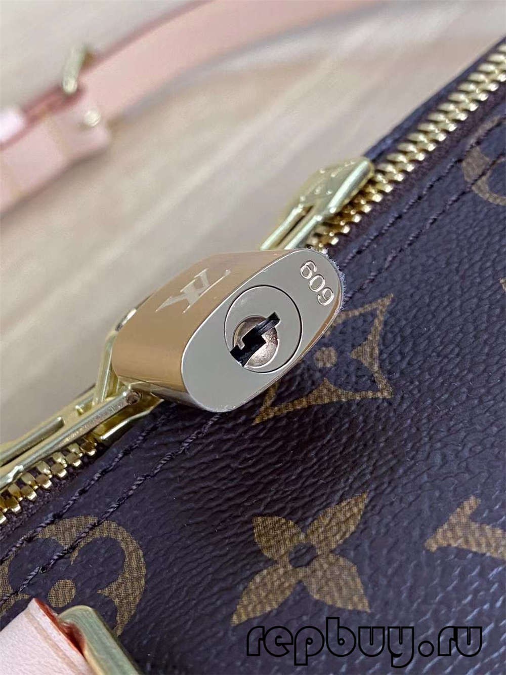 Louis Vuitton M41113 Speed ​​25 Top Replica Handbags Hardware Details (2022 Zasinthidwa)-Best Quality Fake Louis Vuitton Bag Online Store, Replica designer bag ru