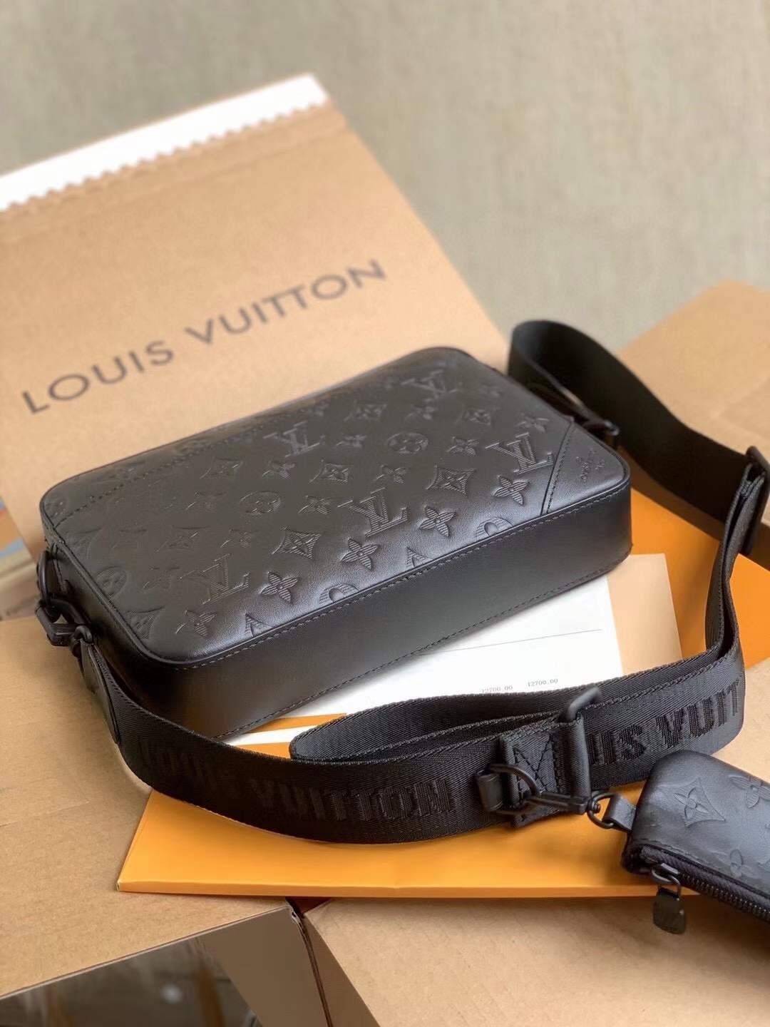 Louis Vuitton DUO M69827 Kitapo replika kalitao tsara indrindra (2022 nohavaozina)-Fivarotana an-tserasera Louis Vuitton hosoka tsara indrindra, Kitapo mpamorona replika ru