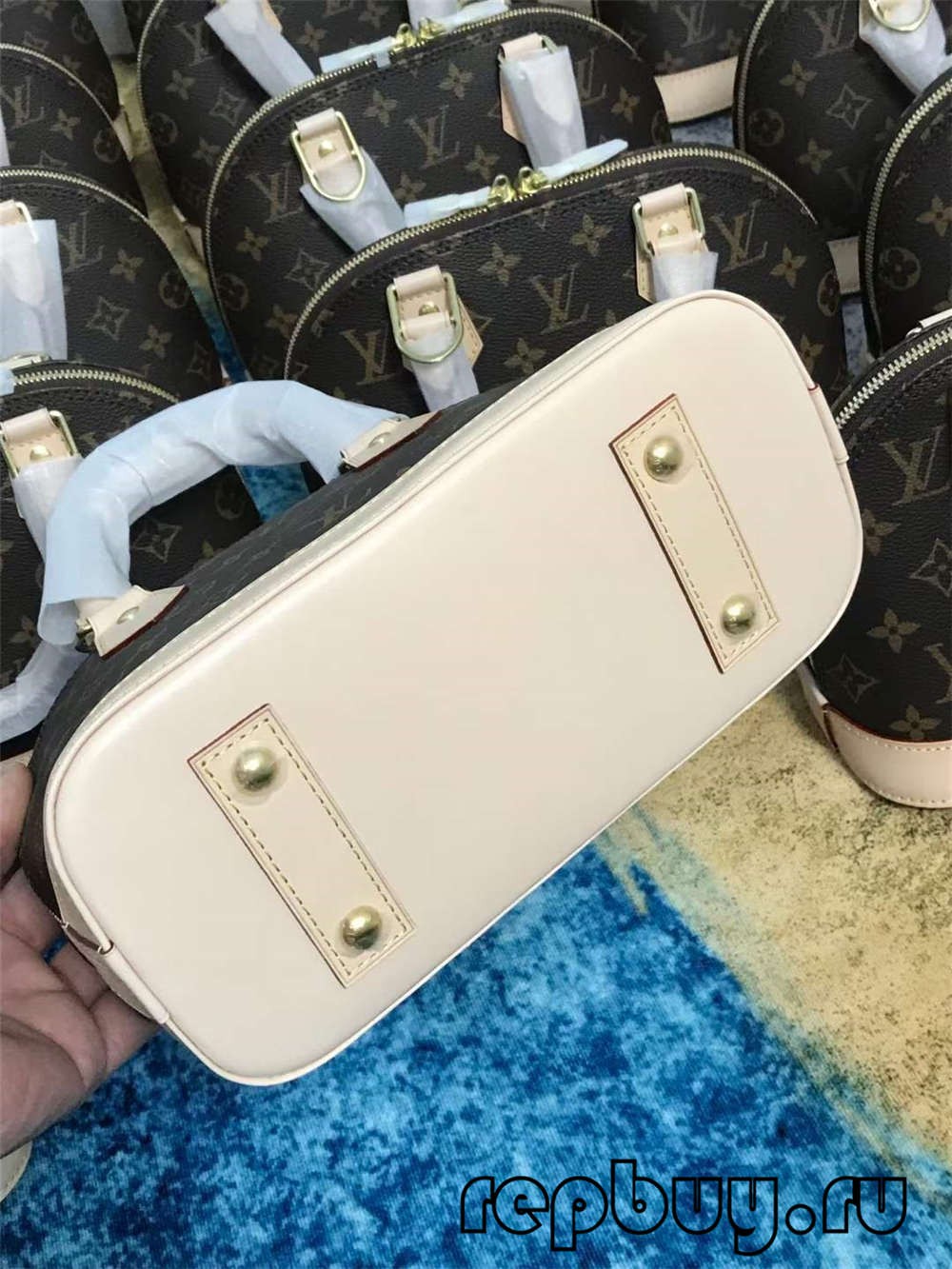 Louis Vuitton M53152 Alma BB çenteyên replika yên bi kalîteya jorîn (2022 Herî Dawî)-Qalîteya herî baş Fake Louis Vuitton Bag Online Store, Çenteyê sêwiranerê kopîkî ru