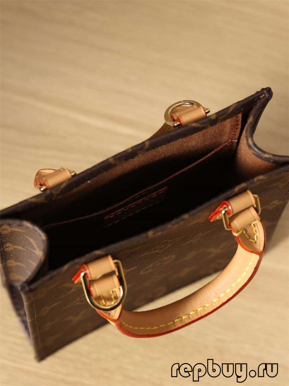 Louis Vuitton M69442 Petit Sac Plat çanta kopje me cilësi të lartë (2022 e përditësuar)-Dyqani në internet i çanta Louis Vuitton Fake me cilësi më të mirë, kopje e çantës së stilistit ru