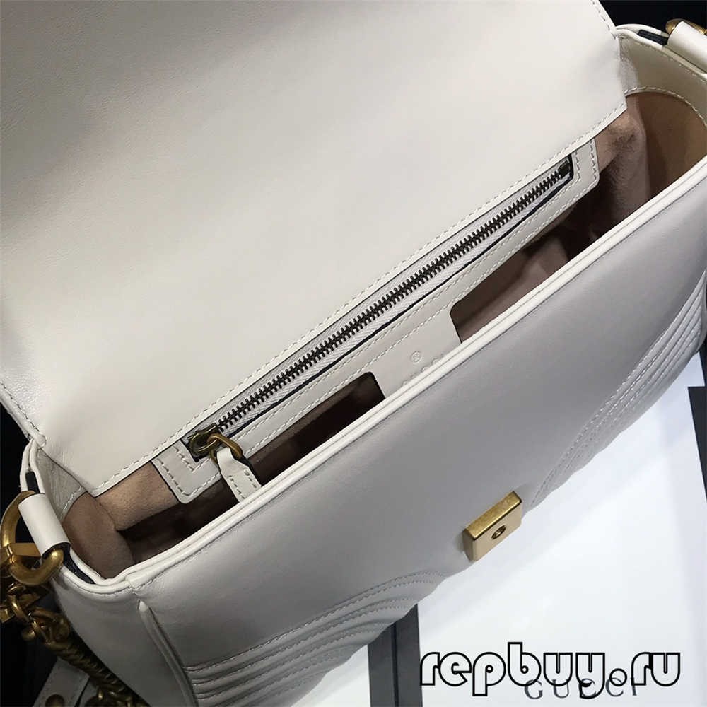 スーツケース的行李箱中度可信度画像述已自XP生成
