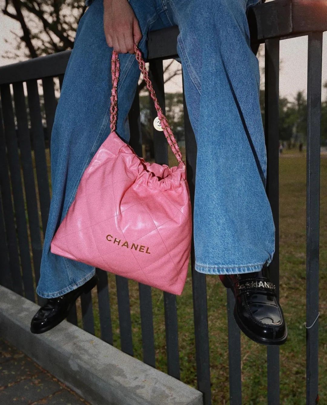 ʻO Chanel kaulana loa ʻo Chanel 22 ʻeke kiʻekiʻe kiʻekiʻe (2022 hōʻano hou ʻia)-Best Quality Fake Louis Vuitton Bag Online Store, Replica designer bag ru