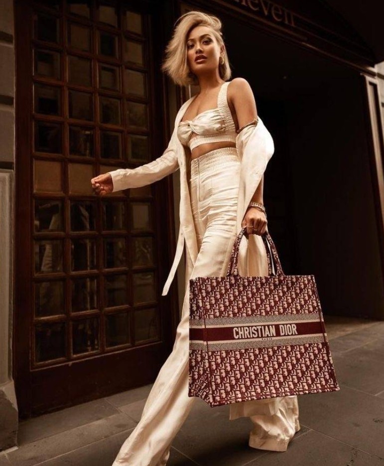 Самае поўнае прадстаўленне Dior Book Tote і парады па куплі копій сумак (абнаўленне 2022 года) - Інтэрнэт-крама падробленай сумкі Louis Vuitton, рэплікі дызайнерскай сумкі ru