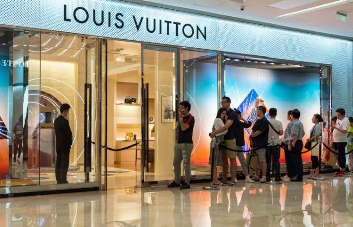 One increase leads to another: Vuitton raises prices by 8 to 20% –  LaConceria