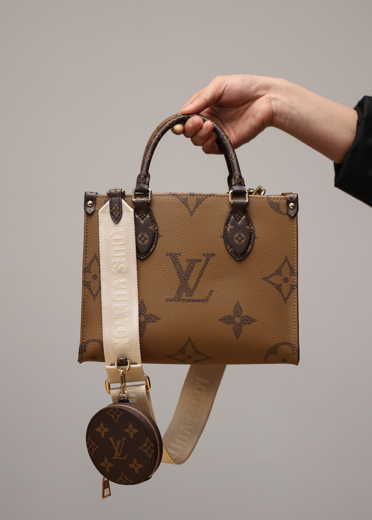 How good quality is a Shebag M46373 ONTHEGO small size?(2023 style with wide shoulder straps)-Loja online de bolsa Louis Vuitton falsa de melhor qualidade, bolsa de designer de réplica ru