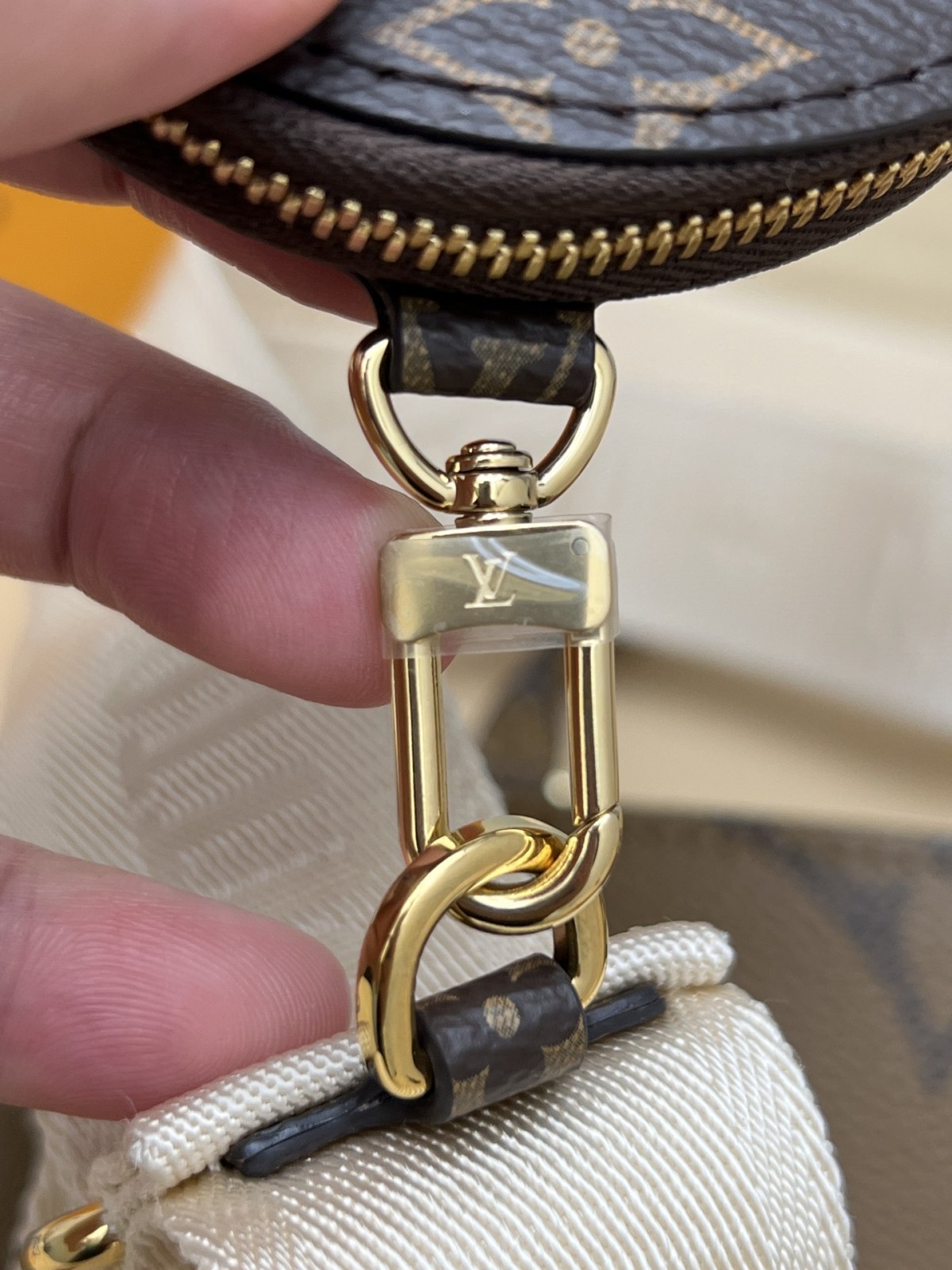 How good quality is a Shebag M46373 ONTHEGO small size?(2023 style with wide shoulder straps)-Umgangatho ogqwesileyo woMgangatho weFake weLouis Vuitton kwiVenkile ye-Intanethi, ibhegi yomyili weReplica ru