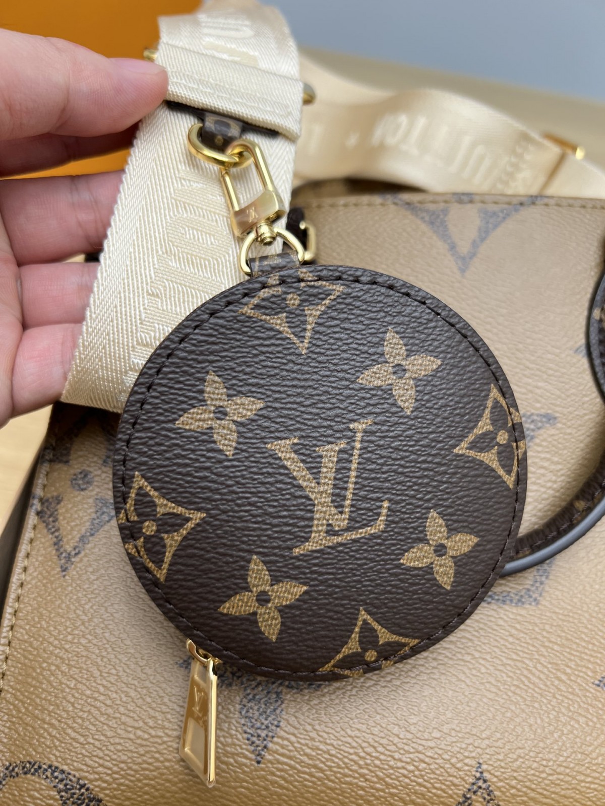 How good quality is a Shebag M46373 ONTHEGO small size?(2023 style with wide shoulder straps)-En İyi Kalite Sahte Louis Vuitton Çanta Online Mağazası, Çoğaltma tasarımcı çanta ru