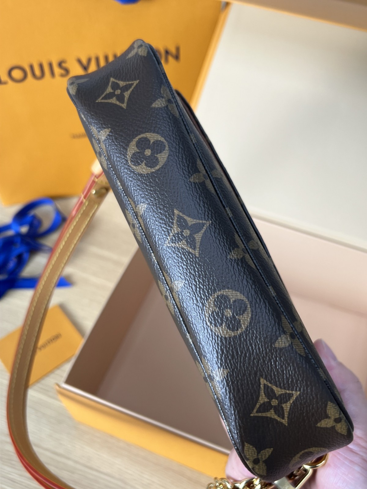 How good quality is a M81911 LOUIS VUITTON WALLET ON CHAIN IVY（2023 new edition）-Dyqani në internet i çantave të rreme Louis Vuitton me cilësi më të mirë, çanta modeli kopje ru