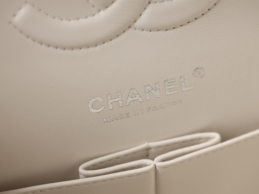 How Good quality is a Shebag White Chanel Classic Flap bag？（2023 updated）-ʻOi aku ka maikaʻi o ka ʻeke Louis Vuitton ʻeke hoʻopunipuni ma ka hale kūʻai pūnaewele, ʻeke hoʻolālā kope ru