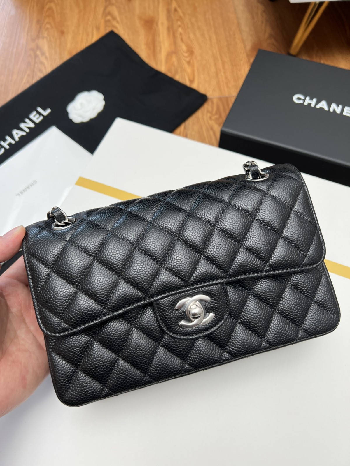 How good quality is a Shebag Chanel Classic Flap bag small size? (2023 updated)-Negozio in linea della borsa falsa di Louis Vuitton di migliore qualità, borsa del progettista della replica ru
