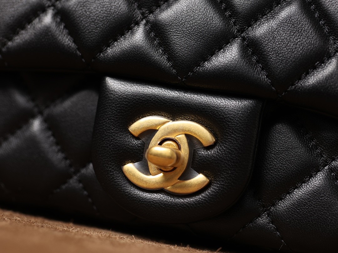 How good quality is a Shebag Chanel Classic flap mini bag of lambskin with golden ball（2023 Week 35）-Labākās kvalitātes viltotās Louis Vuitton somas tiešsaistes veikals, dizaineru somas kopija ru