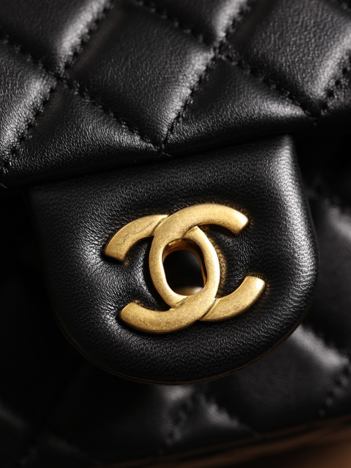 How good quality is a Shebag Chanel Classic flap mini bag of lambskin with golden ball（2023 Week 35）-בעסטער קוואַליטעט שווינדל לוי ווויטטאָן באַג אָנליין קראָם, רעפּליקע דיזיינער זעקל רו