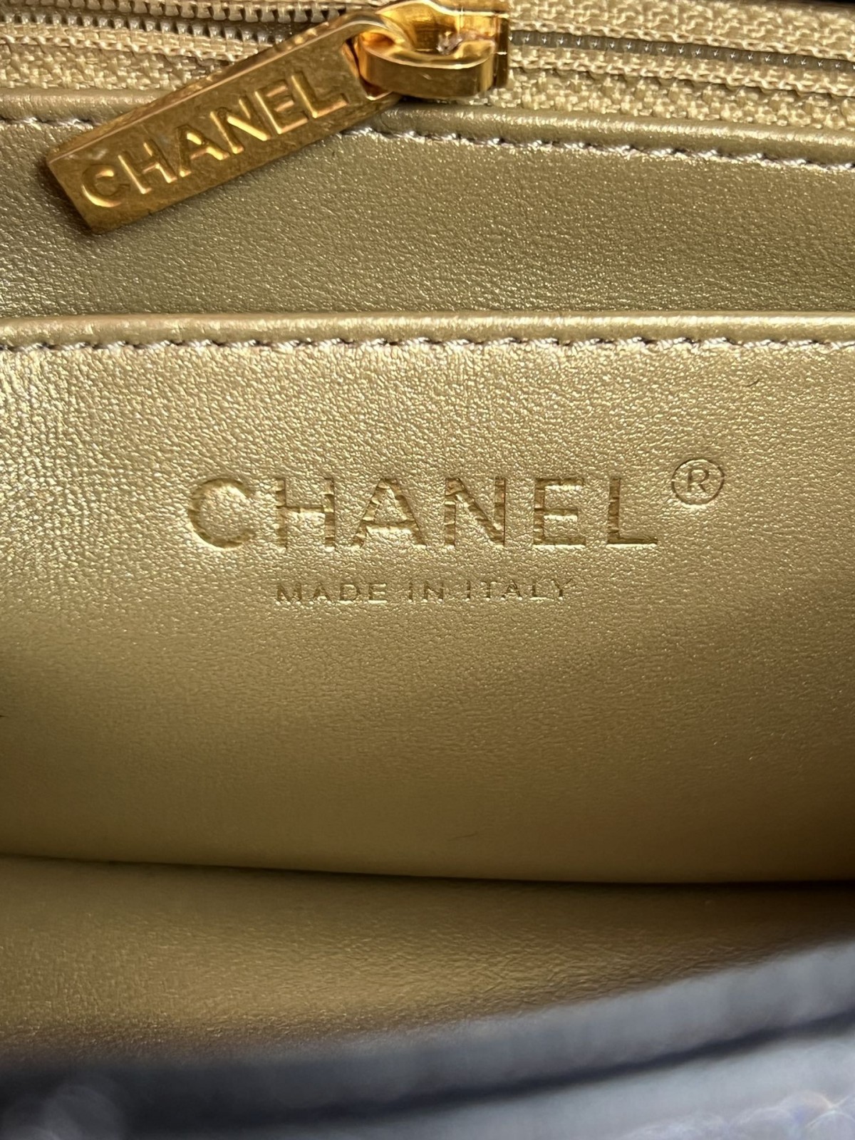 How good quality is a Shebag Chanel Classic flap mini bag of lambskin with golden ball（2023 Week 35）-Ti o dara ju Didara iro Louis Vuitton apo Online itaja, Ajọra onise apo ru