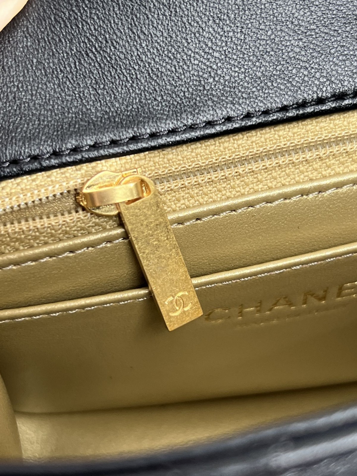 How good quality is a Shebag Chanel Classic flap mini bag of lambskin with golden ball（2023 Week 35）-Pangalusna kualitas palsu Louis Vuitton Kantong Toko Online, Replica desainer kantong ru