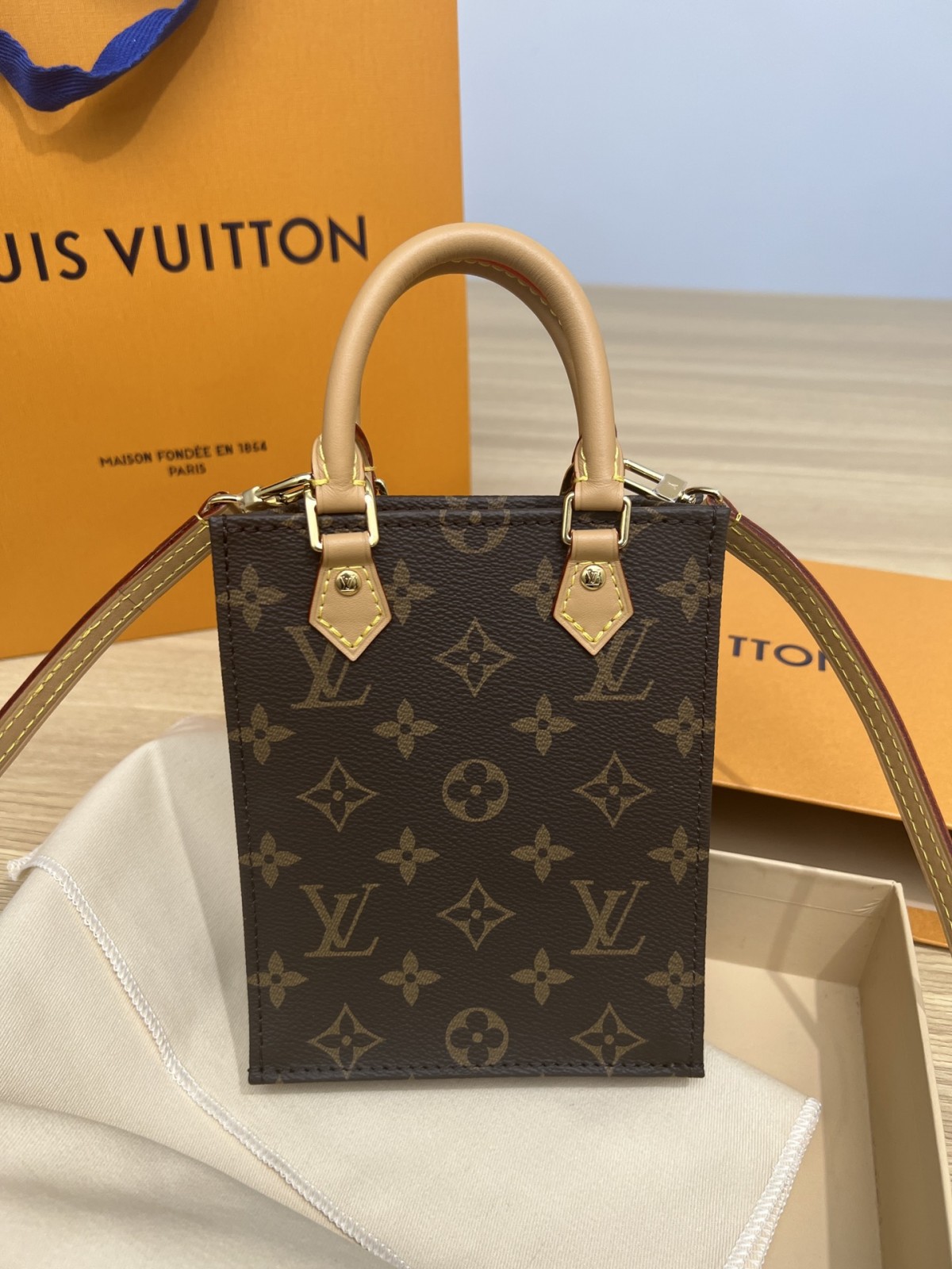 How good quality is a Shebag Louis Vuitton PETIT SAC PLAT bag（2023 udpated）-بہترین معیار کا جعلی لوئس ووٹن بیگ آن لائن اسٹور، ریپلیکا ڈیزائنر بیگ آر یو