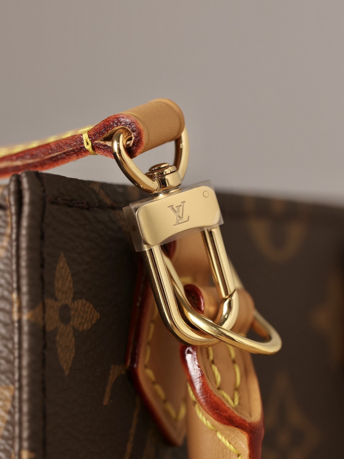 How good quality is a Shebag Louis Vuitton PETIT SAC PLAT bag（2023 udpated）-Negozio in linea della borsa falsa di Louis Vuitton di migliore qualità, borsa del progettista della replica ru