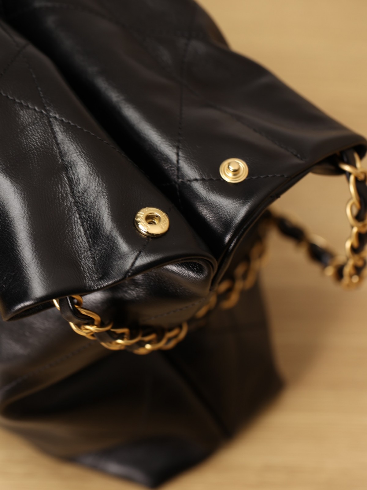 What is highest quality Chanel 22 bag looks like？（2023 Week 37）-بہترین معیار کا جعلی لوئس ووٹن بیگ آن لائن اسٹور، ریپلیکا ڈیزائنر بیگ آر یو
