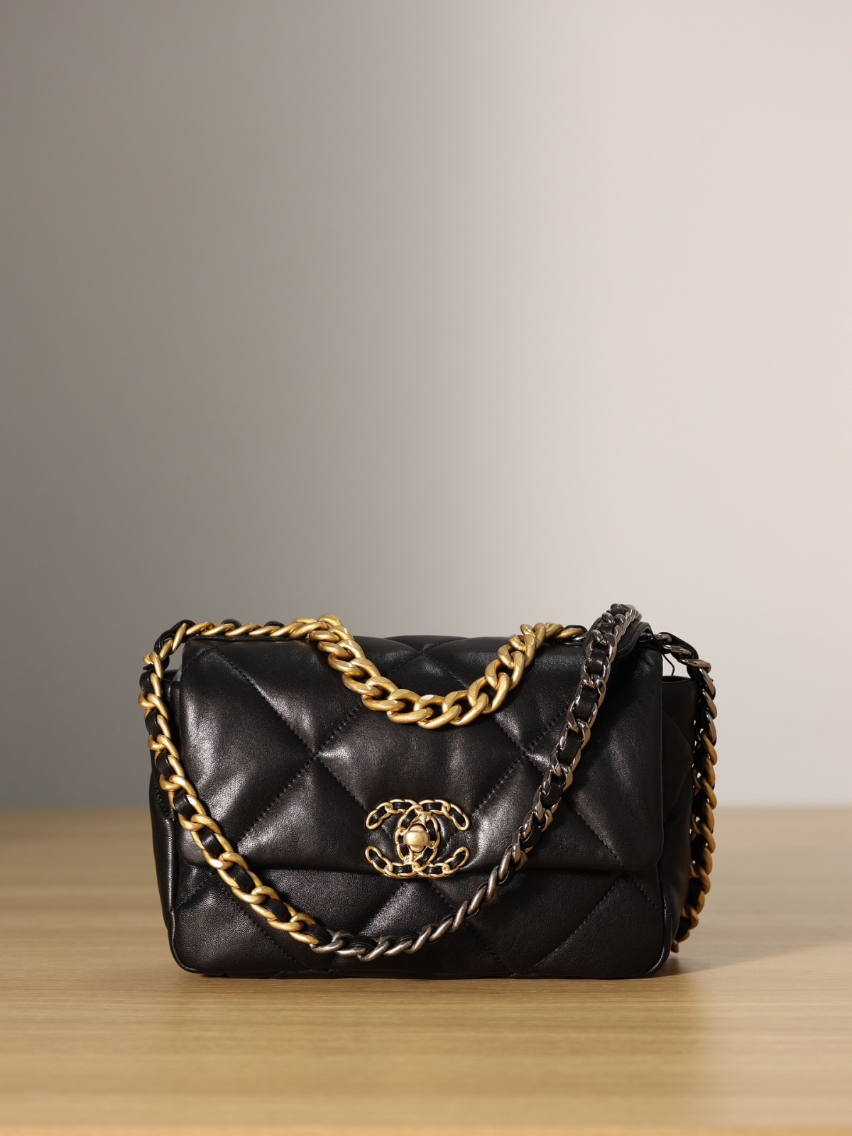 How good quality is a Shebag Chanel 19 bag？（2023 Week 40）-Online obchod s falošnou taškou Louis Vuitton najvyššej kvality, replika značkovej tašky ru