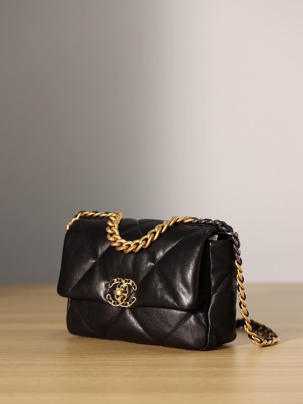 How good quality is a Shebag Chanel 19 bag？（2023 Week 40）-Լավագույն որակի կեղծ Louis Vuitton պայուսակների առցանց խանութ, Replica դիզայներական պայուսակ ru
