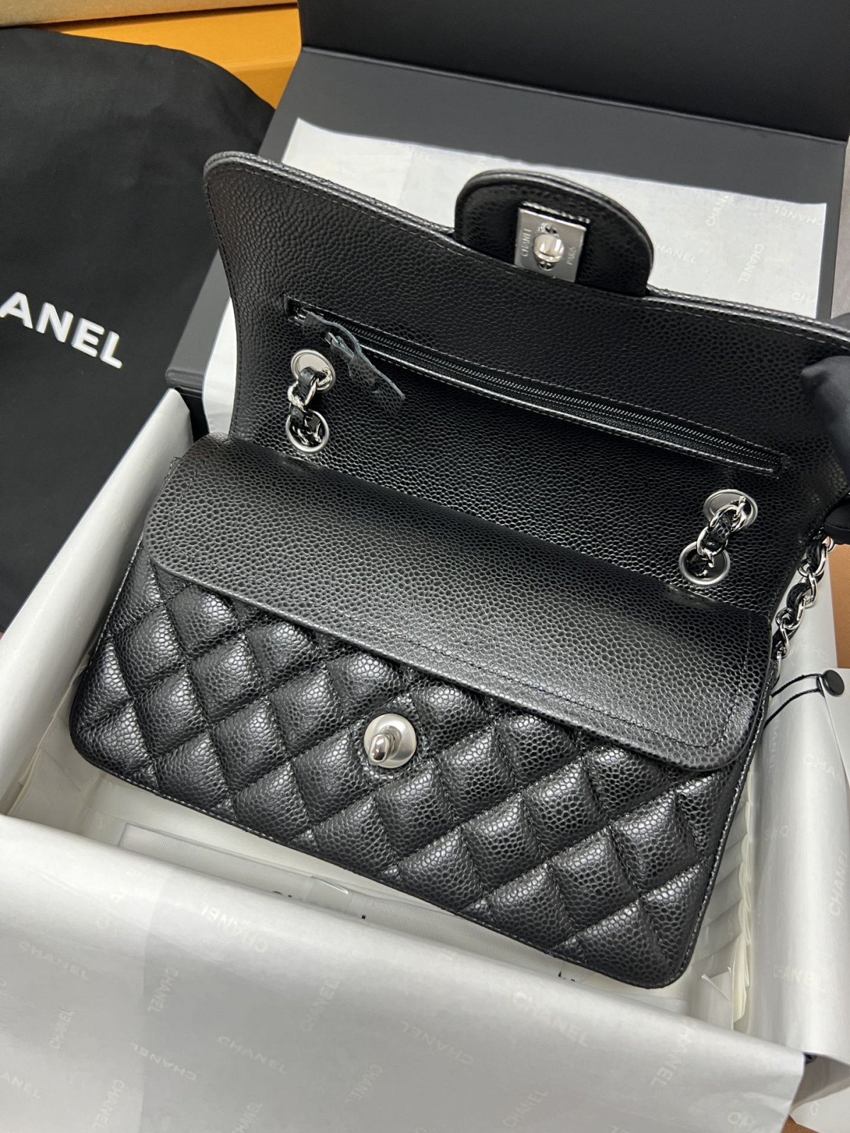 How good quality is a Shebag Chanel Classic Flap bag? (2023 Week 42)-בעסטער קוואַליטעט שווינדל לוי ווויטטאָן באַג אָנליין קראָם, רעפּליקע דיזיינער זעקל רו