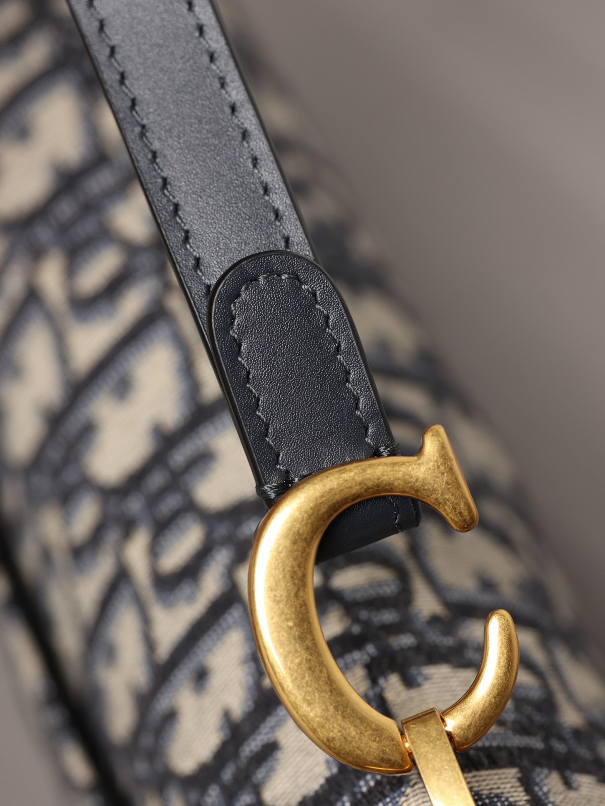 How good quality is a Shebag Dior Saddle bag and Montaigne 30 bag? (2023 Week 42)-Negozio in linea della borsa falsa di Louis Vuitton di migliore qualità, borsa del progettista della replica ru
