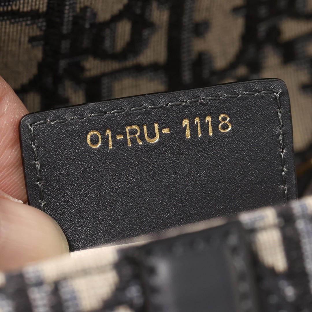 How good quality is a Shebag Dior Saddle bag and Montaigne 30 bag? (2023 Week 42)-Pangalusna kualitas palsu Louis Vuitton Kantong Toko Online, Replica desainer kantong ru