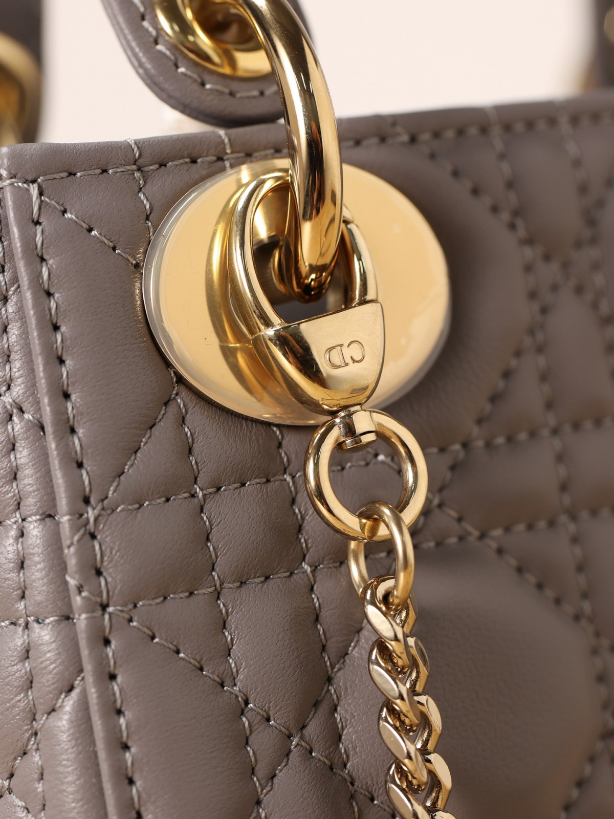 How good quality is a Shebag Lady Dior bag? (2023 Week 42)-Nejkvalitnější falešná taška Louis Vuitton Online Store, Replica designer bag ru