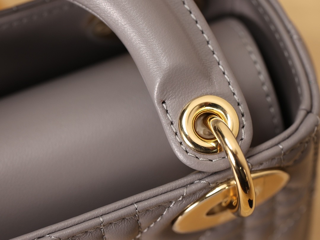 How good quality is a Shebag Lady Dior bag? (2023 Week 42)-Legjobb minőségű hamis Louis Vuitton táska online áruház, replika designer táska ru