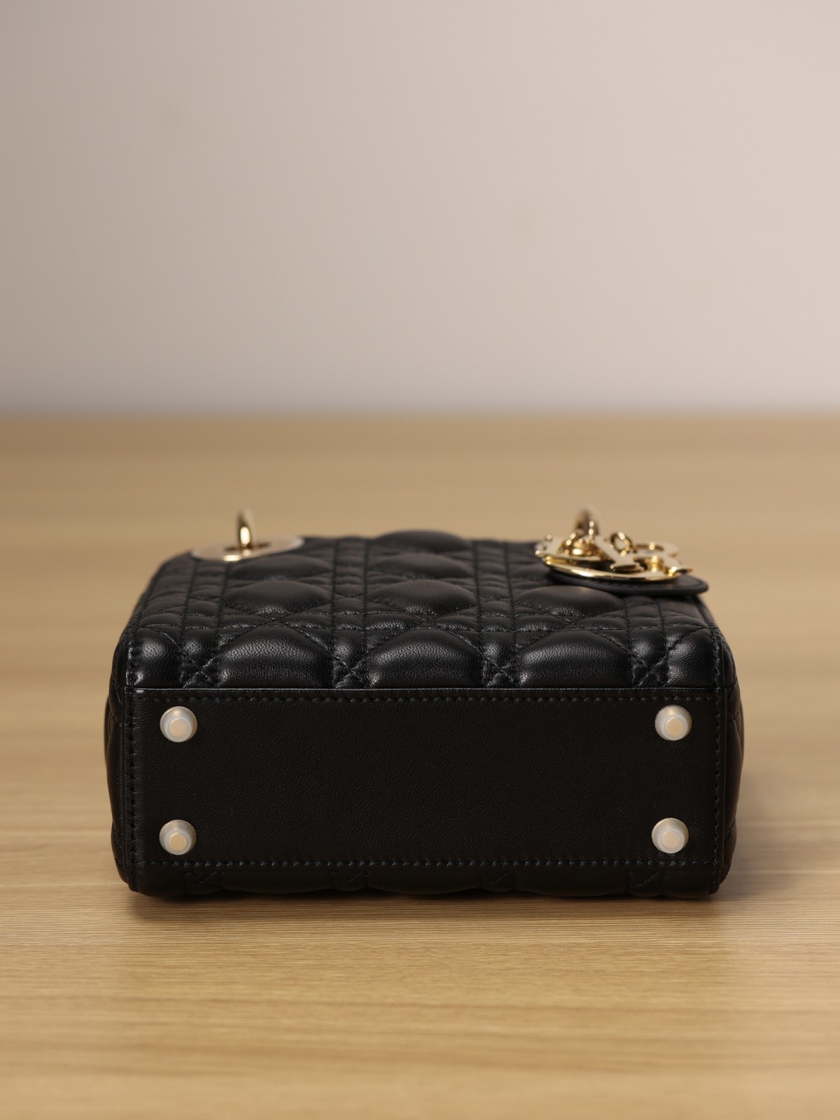 How good quality is a Shebag Lady Dior bag? (2023 Week 42)-Negozio in linea della borsa falsa di Louis Vuitton di migliore qualità, borsa del progettista della replica ru
