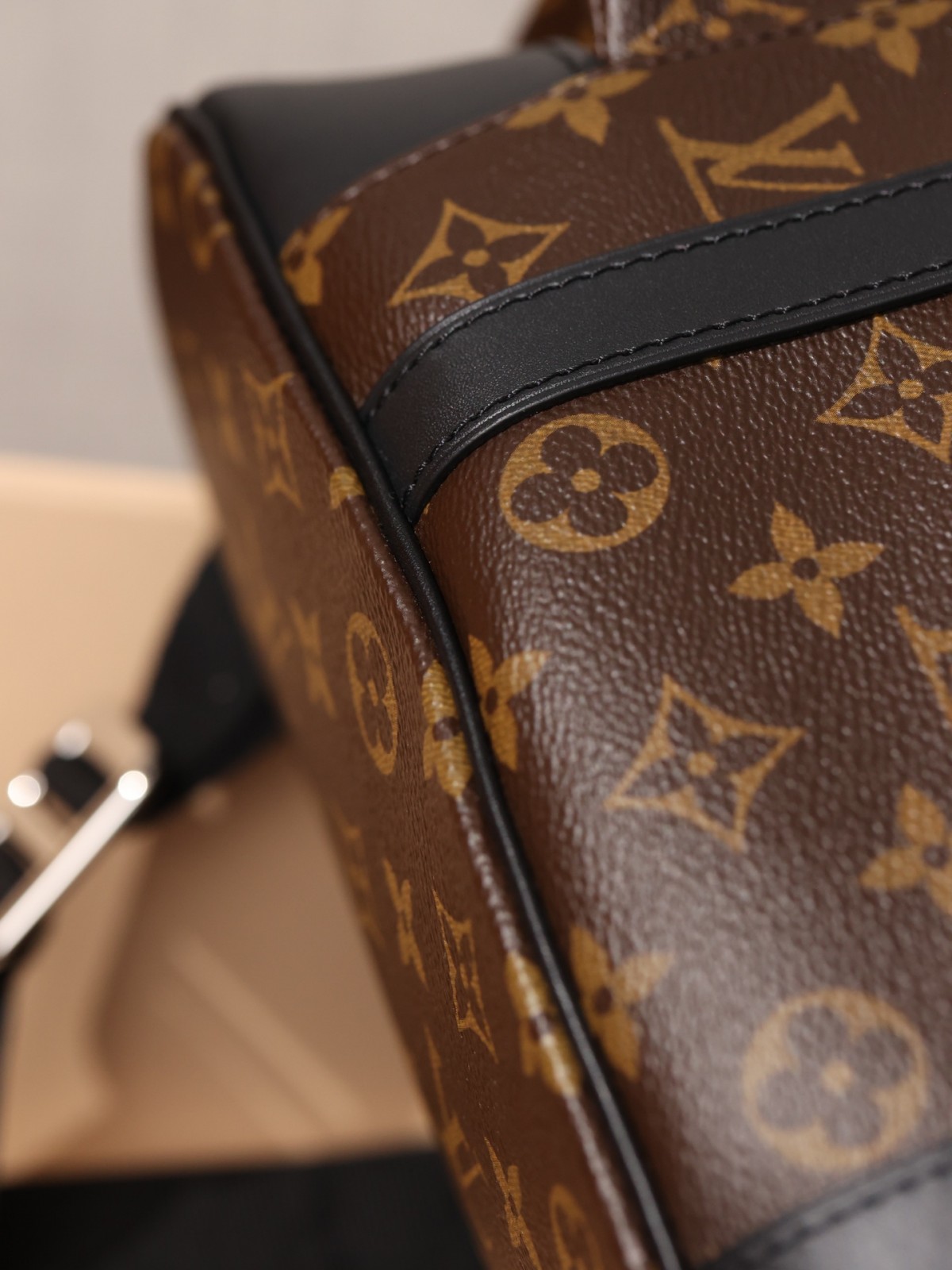 The Louis Vuitton Christopher Backpack: A Remarkable Replication by Shebag Company (2023 Week 43)-בעסטער קוואַליטעט שווינדל לוי ווויטטאָן באַג אָנליין קראָם, רעפּליקע דיזיינער זעקל רו