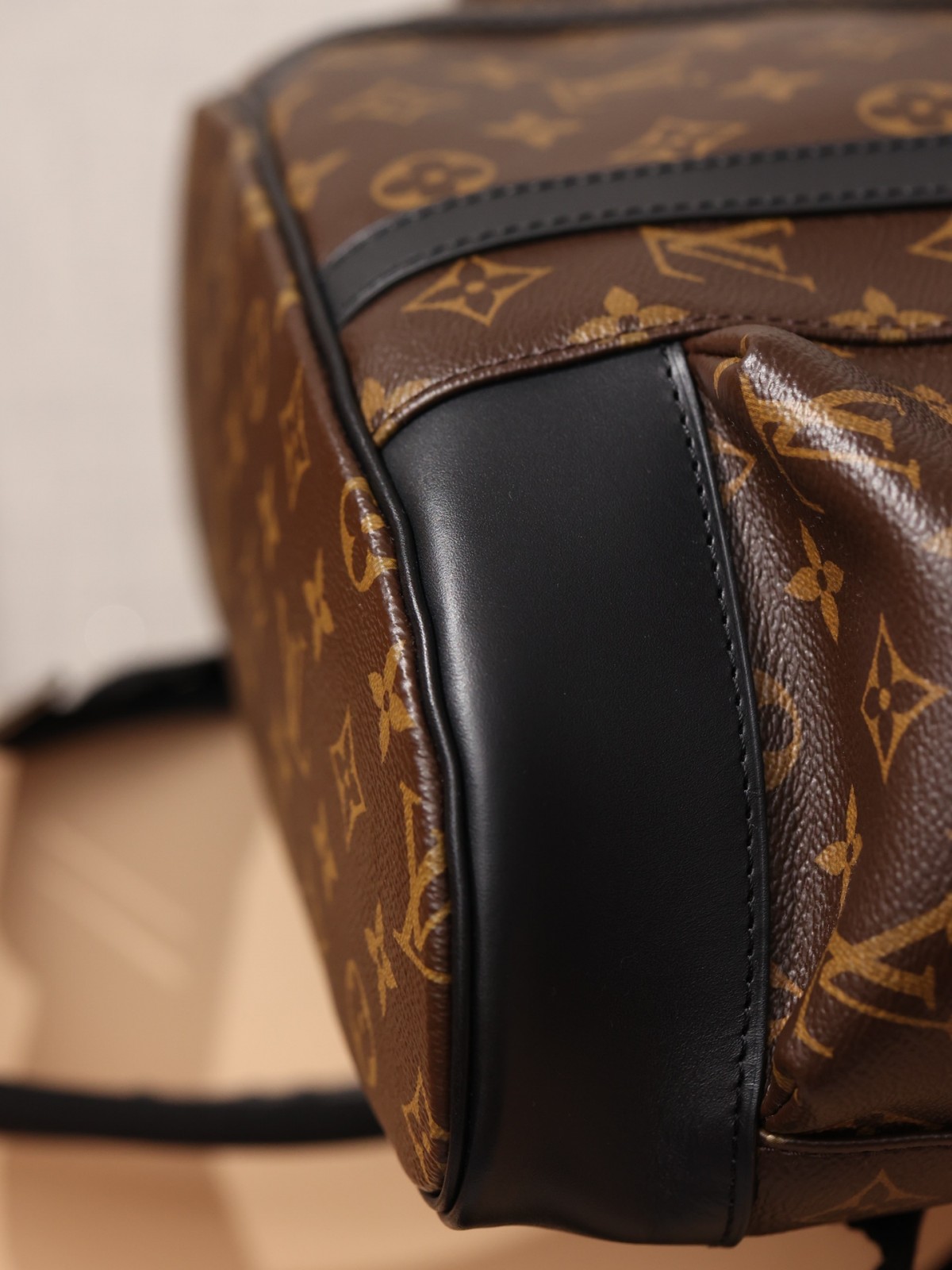 The Louis Vuitton Christopher Backpack: A Remarkable Replication by Shebag Company (2023 Week 43)-Negozio in linea della borsa falsa di Louis Vuitton di migliore qualità, borsa del progettista della replica ru