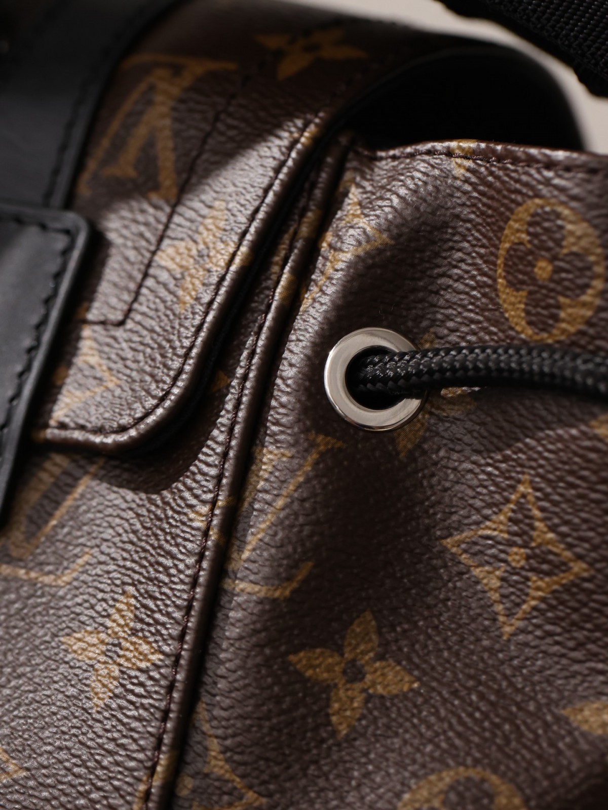 The Louis Vuitton Christopher Backpack: A Remarkable Replication by Shebag Company (2023 Week 43)-Botiga en línia de bosses falses de Louis Vuitton de millor qualitat, rèplica de bosses de disseny ru