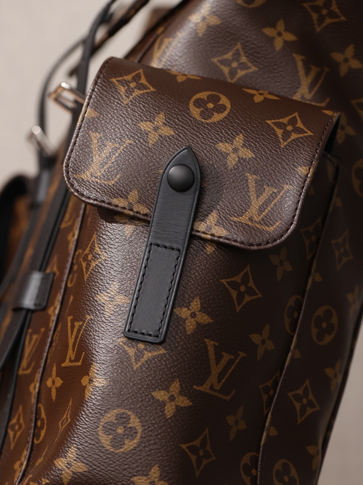 The Louis Vuitton Christopher Backpack: A Remarkable Replication by Shebag Company (2023 Week 43)-Інтэрнэт-крама падробленай сумкі Louis Vuitton лепшай якасці, рэплікі дызайнерскай сумкі ru