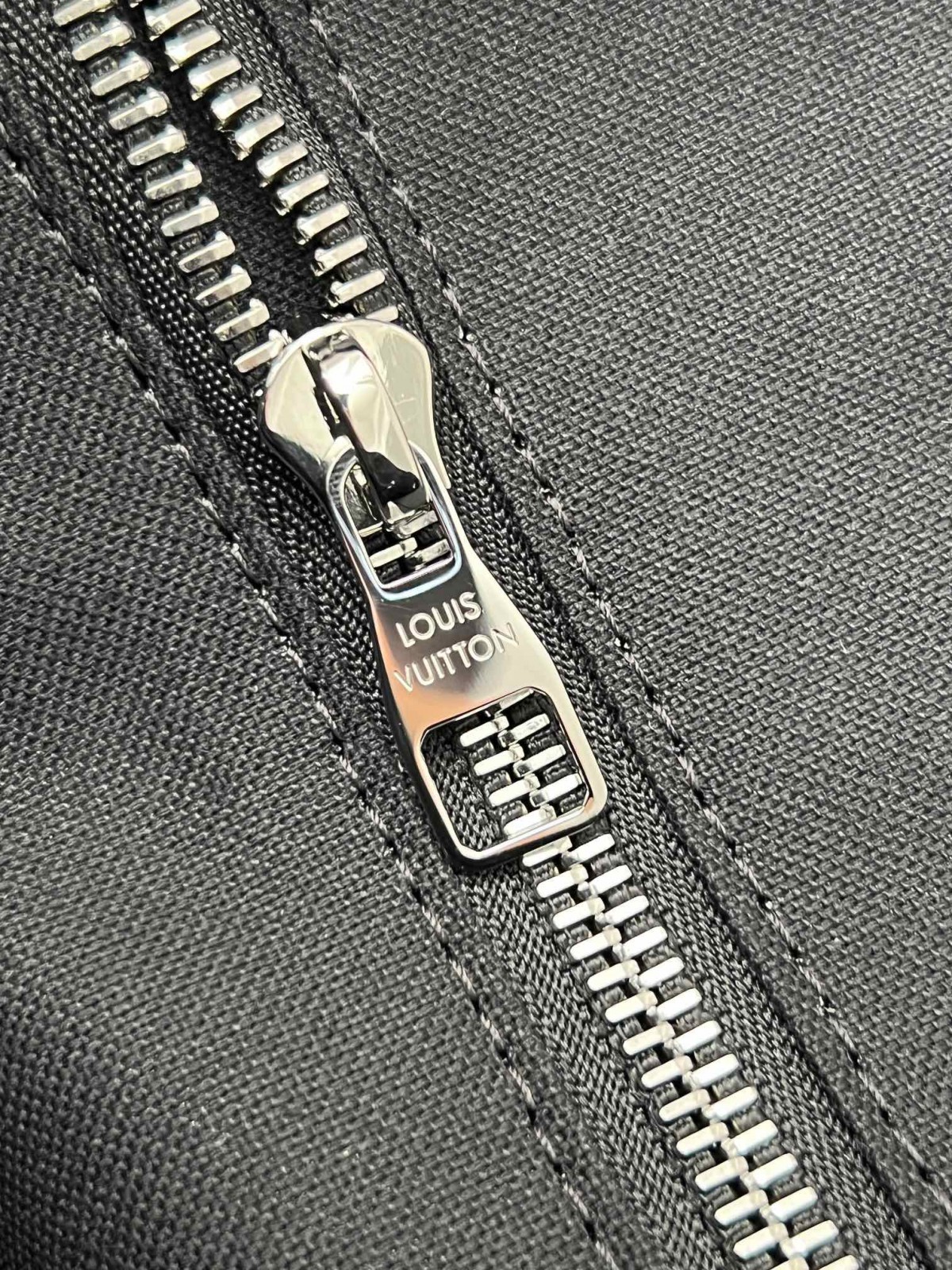 The Louis Vuitton Christopher Backpack: A Remarkable Replication by Shebag Company (2023 Week 43)-ហាងអនឡាញកាបូប Louis Vuitton ក្លែងក្លាយដែលមានគុណភាពល្អបំផុត កាបូបអ្នករចនាម៉ូដចម្លង ru
