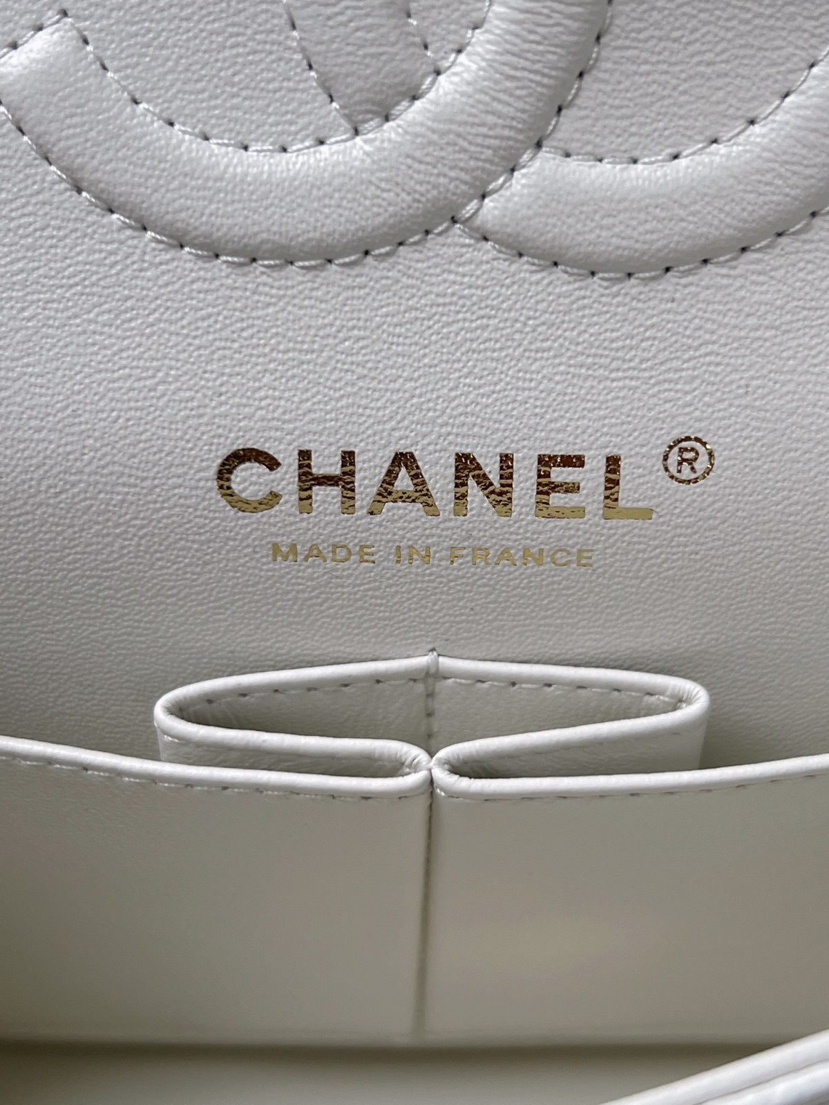 How good quality is a Shebag White Chanel Classic flap bag with gold and caviar leather（2023 Week 43）-Լավագույն որակի կեղծ Louis Vuitton պայուսակների առցանց խանութ, Replica դիզայներական պայուսակ ru