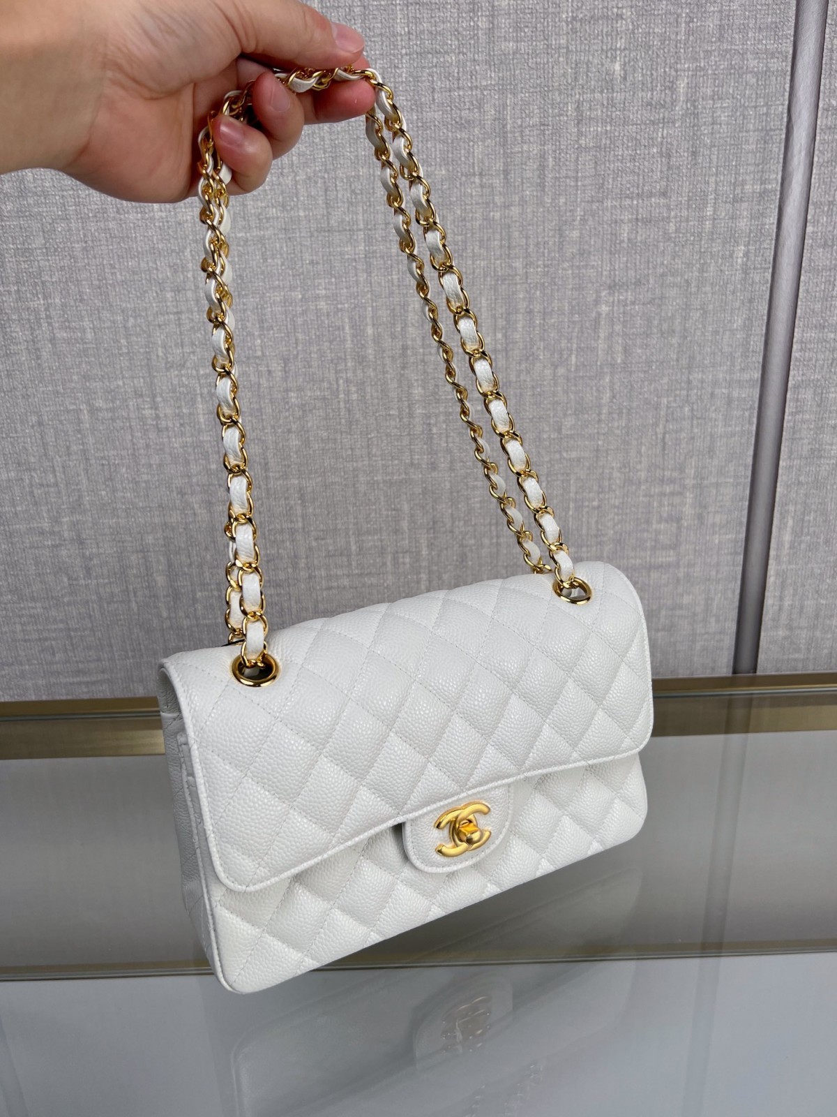 How good quality is a Shebag White Chanel Classic flap bag with gold and caviar leather（2023 Week 43）-Negoziu in linea di borse Louis Vuitton falsi di migliore qualità, borsa di design di replica ru