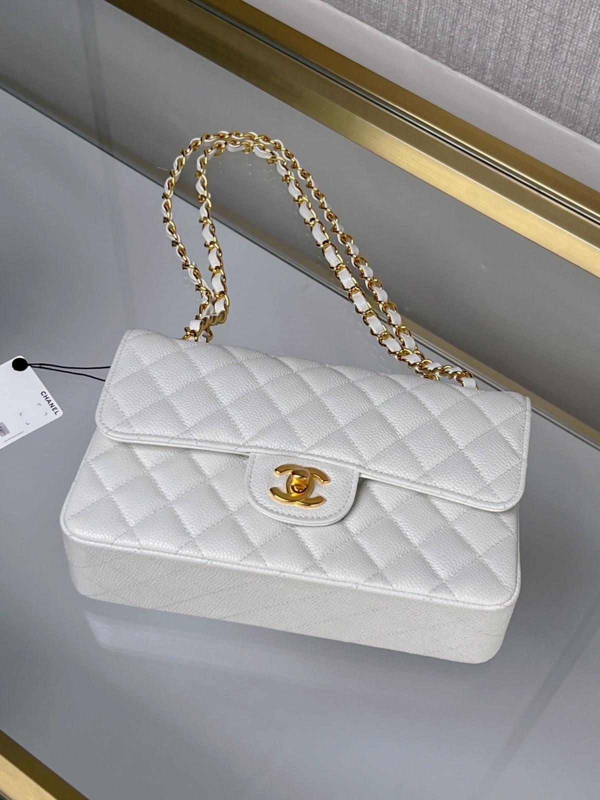 How good quality is a Shebag White Chanel Classic flap bag with gold and caviar leather（2023 Week 43）-بہترین معیار کا جعلی لوئس ووٹن بیگ آن لائن اسٹور، ریپلیکا ڈیزائنر بیگ آر یو