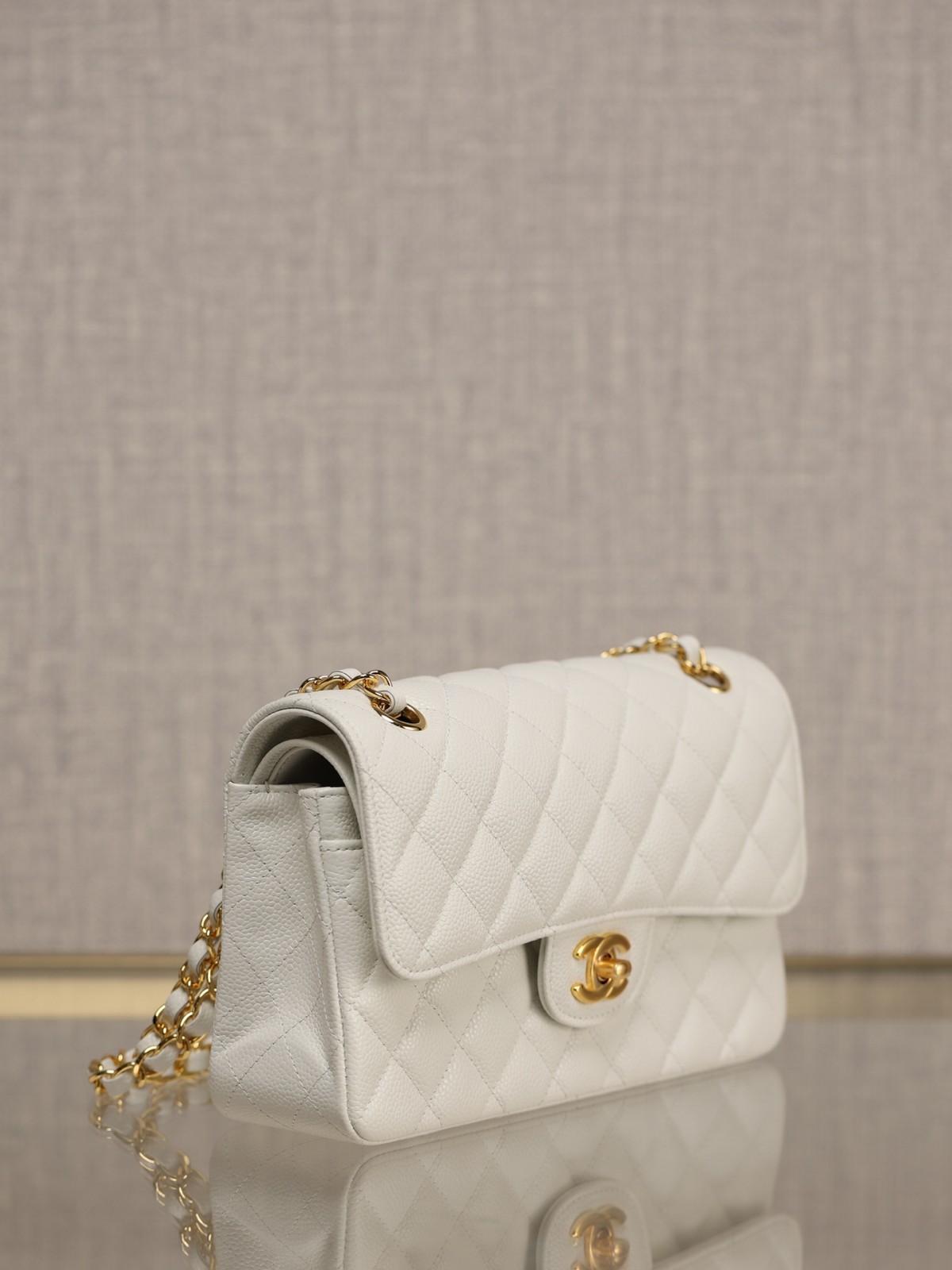 How good quality is a Shebag White Chanel Classic flap bag with gold and caviar leather（2023 Week 43）-Kedai Dalam Talian Beg Louis Vuitton Palsu Kualiti Terbaik, Beg reka bentuk replika ru