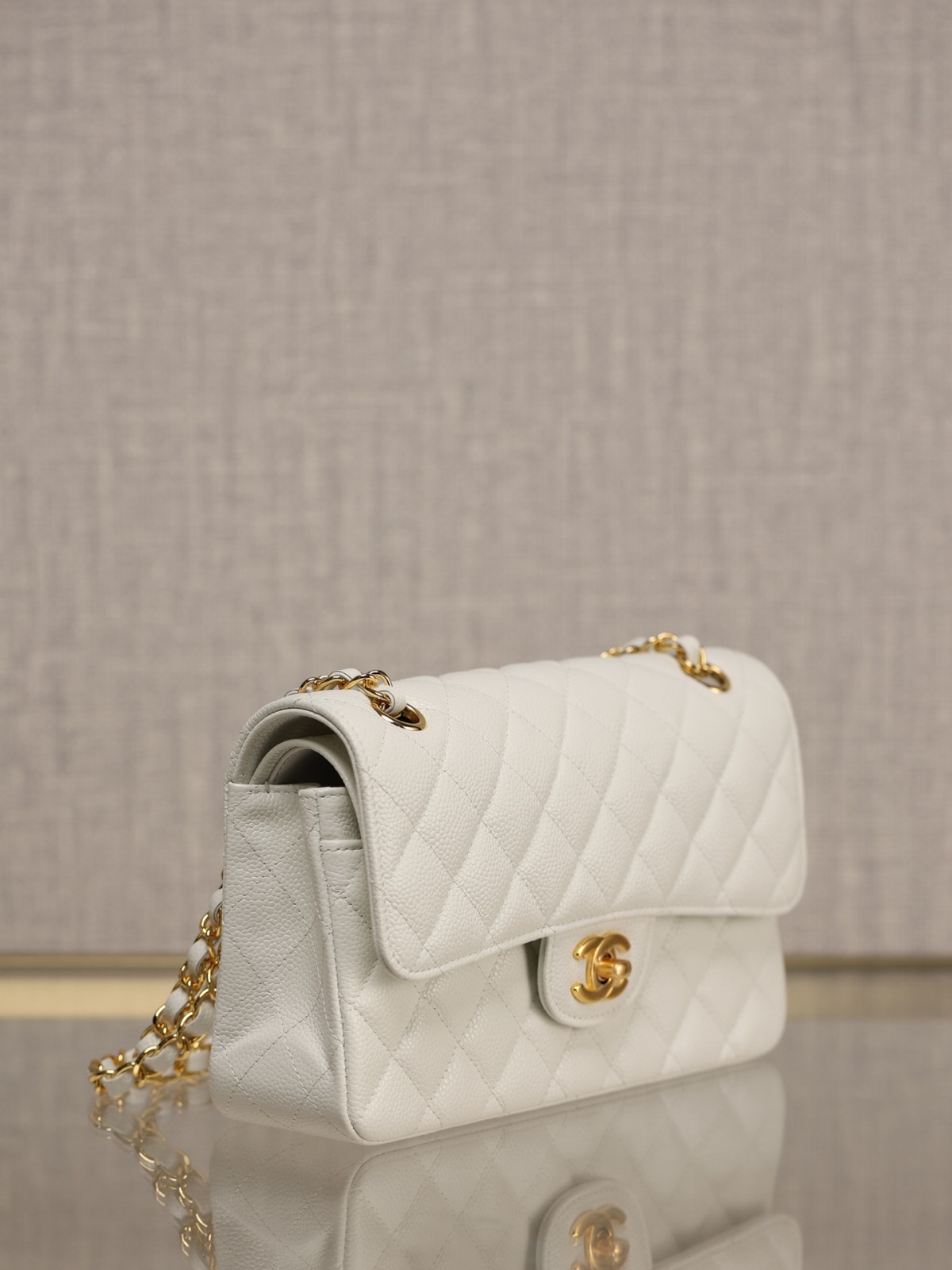 How good quality is a Shebag White Chanel Classic flap bag with gold and caviar leather（2023 Week 43）-ຄຸນະພາບທີ່ດີທີ່ສຸດ Fake Louis Vuitton Bag Online Store, Replica designer bag ru