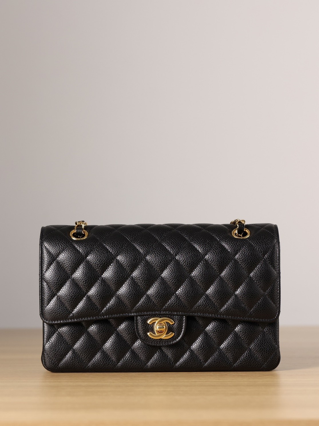 Chip Updated！Shebag Chanel medium (25cm) Classic Flap bag with gold hardware (2023 Week 43)-最好的質量假路易威登包網上商店，複製設計師包 ru