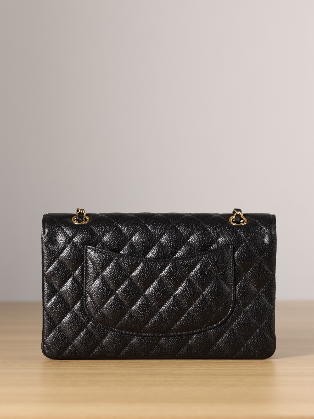 Chip Updated！Shebag Chanel medium (25cm) Classic Flap bag with gold hardware (2023 Week 43)-Botiga en línia de bosses falses de Louis Vuitton de millor qualitat, rèplica de bosses de disseny ru