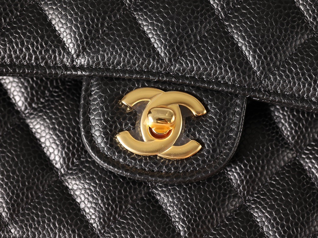 Chip Updated！Shebag Chanel medium (25cm) Classic Flap bag with gold hardware (2023 Week 43)-Tulaga sili ona lelei Fake Louis Vuitton Bag Faleoloa i luga ole laiga, Replica designer bag ru