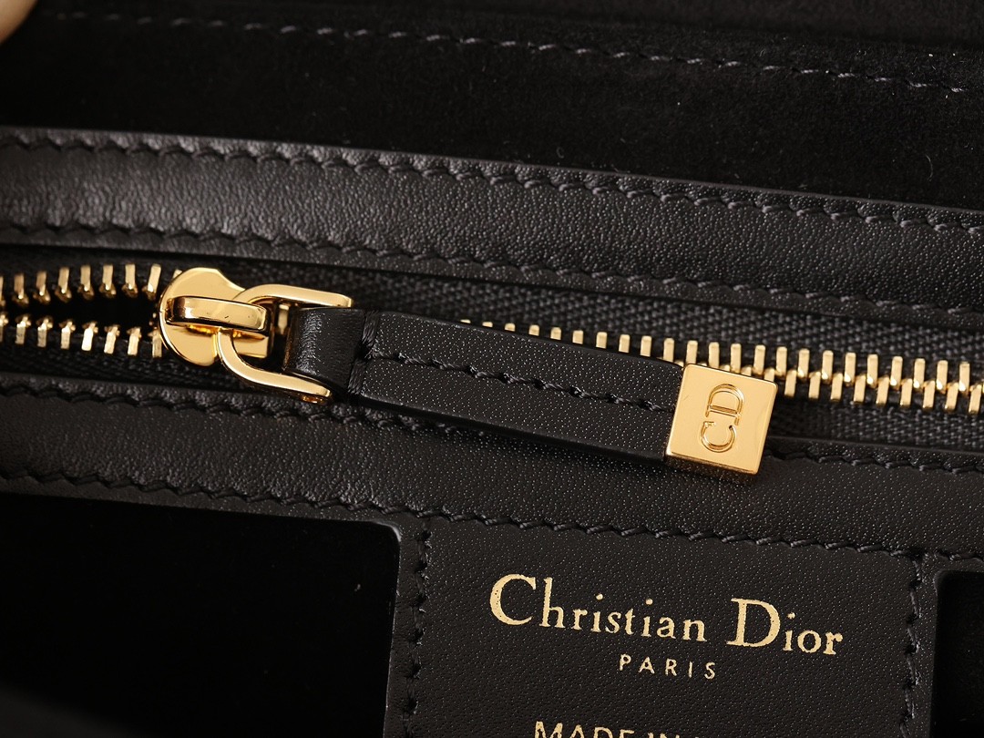 How good quality is a Shebag replica Dior 30 Montaigne Avenue bag? (2023 updated)-ร้านค้าออนไลน์กระเป๋า Louis Vuitton ปลอมคุณภาพดีที่สุด, กระเป๋าออกแบบจำลอง ru