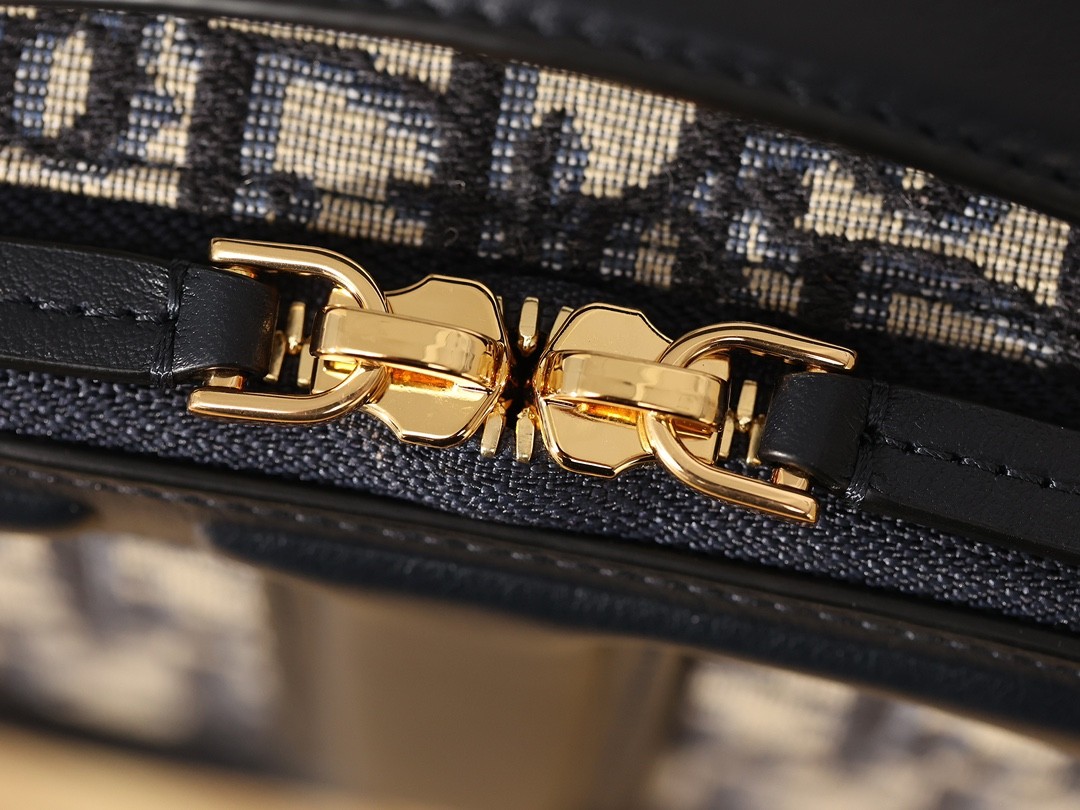 How good quality is a Shebag replica Dior CD Signature bag? (2023 updated)-Լավագույն որակի կեղծ Louis Vuitton պայուսակների առցանց խանութ, Replica դիզայներական պայուսակ ru
