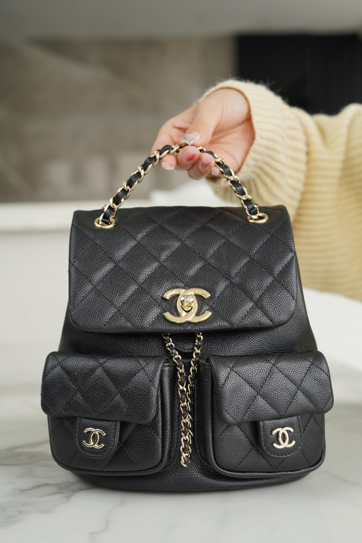 How good quality is a Shebag Chanel Duma backpack 23P France HAAS leather black caviar bag?(2023 Week 43)-Magazin online de geanți Louis Vuitton fals de cea mai bună calitate, geantă de designer replica ru