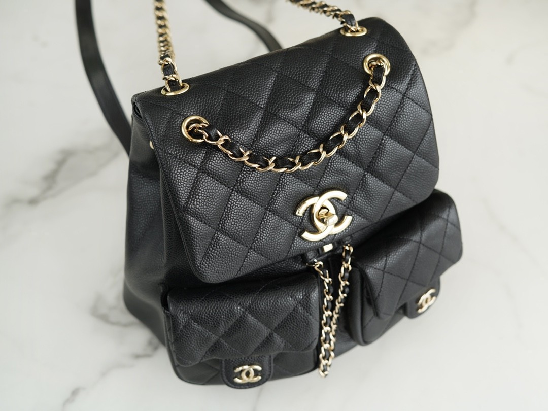 How good quality is a Shebag Chanel Duma backpack 23P France HAAS leather black caviar bag?(2023 Week 43)-အရည်အသွေးအကောင်းဆုံးအတု Louis Vuitton Bag အွန်လိုင်းစတိုး၊ ပုံစံတူဒီဇိုင်နာအိတ် ru