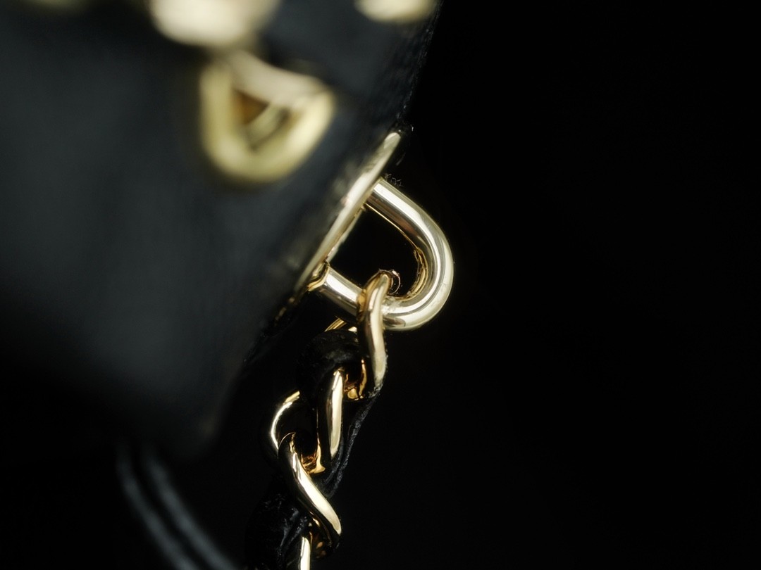 How good quality is a Shebag Chanel Duma backpack 23P France HAAS leather black caviar bag?(2023 Week 43)-Legjobb minőségű hamis Louis Vuitton táska online áruház, replika designer táska ru