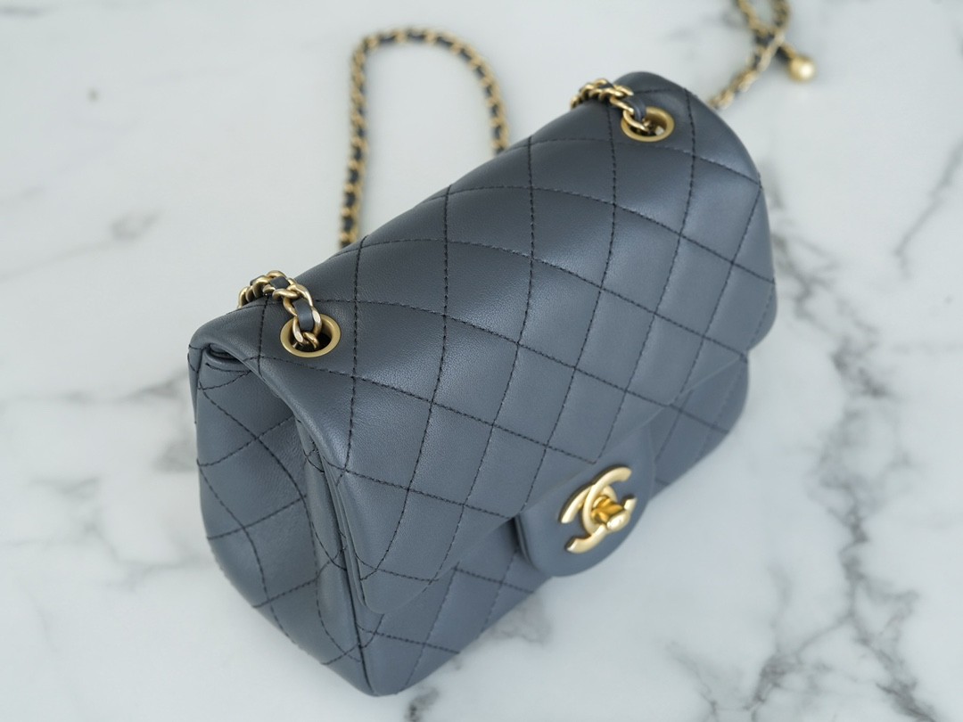 How good quality is a Shebag replica Chanel Classic flap with golden ball 23K bag Dark grey? (2023 updated)-Dyqani në internet i çantave të rreme Louis Vuitton me cilësi më të mirë, çanta modeli kopje ru