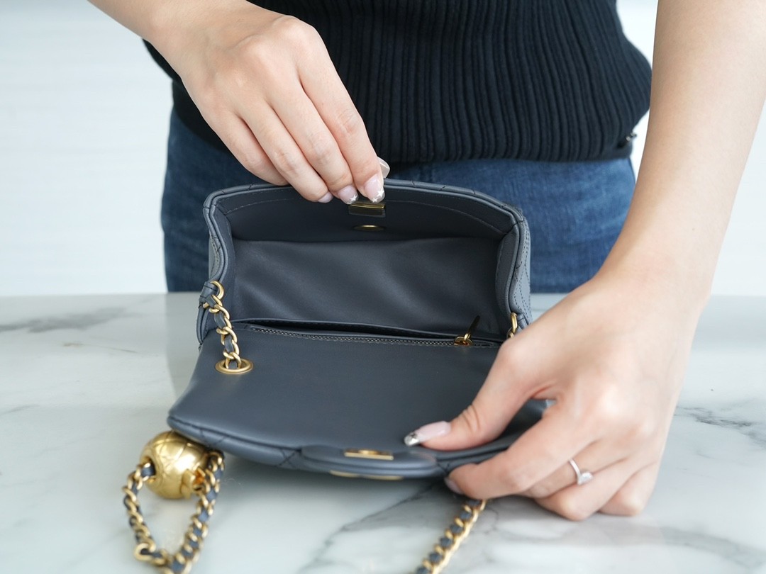 How good quality is a Shebag replica Chanel Classic flap with golden ball 23K bag Dark grey? (2023 updated)-Bedste kvalitet Fake Louis Vuitton Bag Online Store, Replica designer bag ru