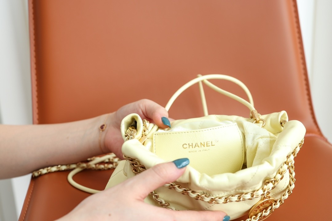 Shebag heard yellow Chanel 22 mini bag is out of stock at boutique, we replicated it! (2023 updated)-Legjobb minőségű hamis Louis Vuitton táska online áruház, replika designer táska ru